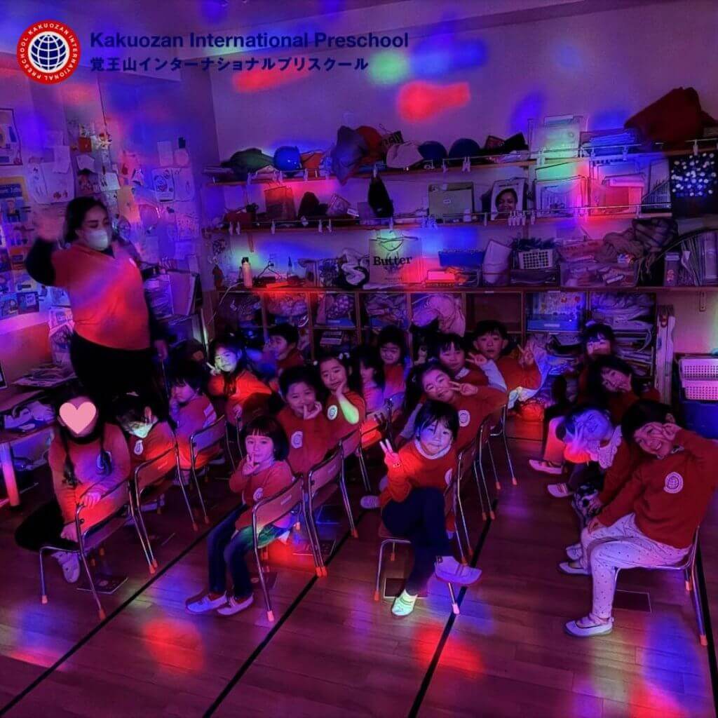 Parrots Travel the World!