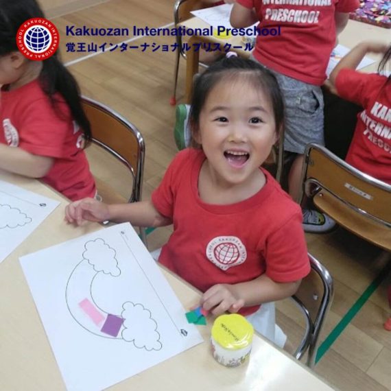 走って、描いて、遊んで学ぶ！年少クラスの元気な1週間～Hummingbirds Class enjoy their lessons