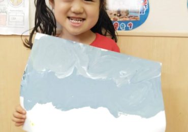 海の世界を自由に表現！ 音楽×アートで広がる子どもたちの創造力～Listening to Music and Painting