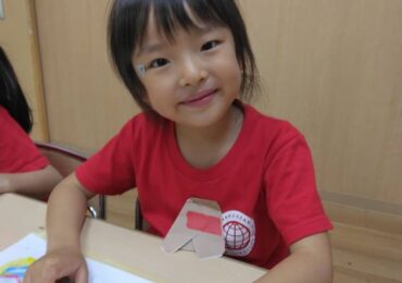 4〜5歳で英語の本が読めるように！📚✨年中Red Parrotsクラスのリーディングレッスン＆Show and Tell🎤🧸～Red Parrots do Reading and Show and Tell!～