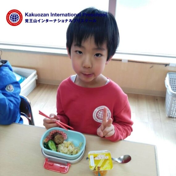 Lunch Time in Parrots Class 🍱