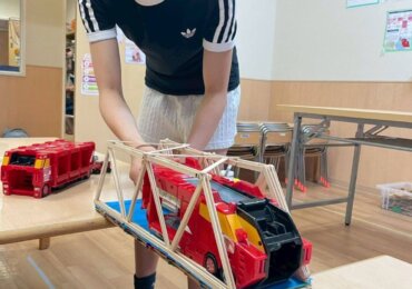 Building Bridges in the Bilingual Elementary Course
