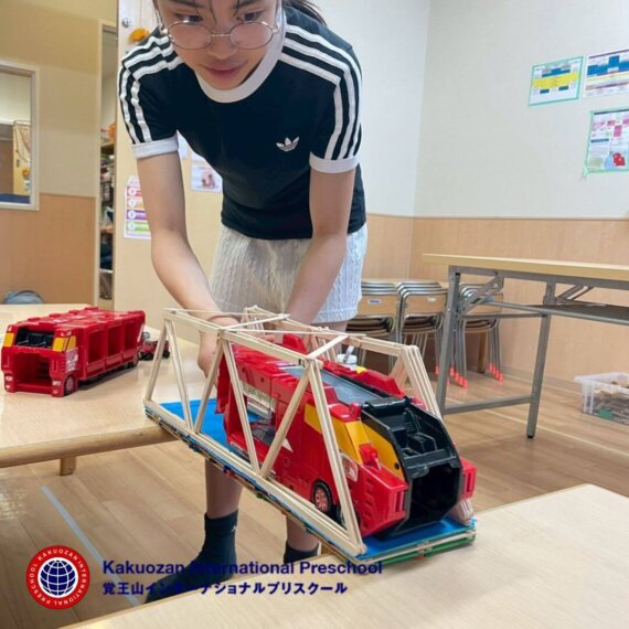 Building Bridges in the Bilingual Elementary Course