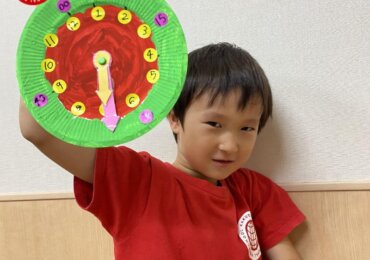 White Eaglets Learn About Time with Their Own Clocks! 🕒